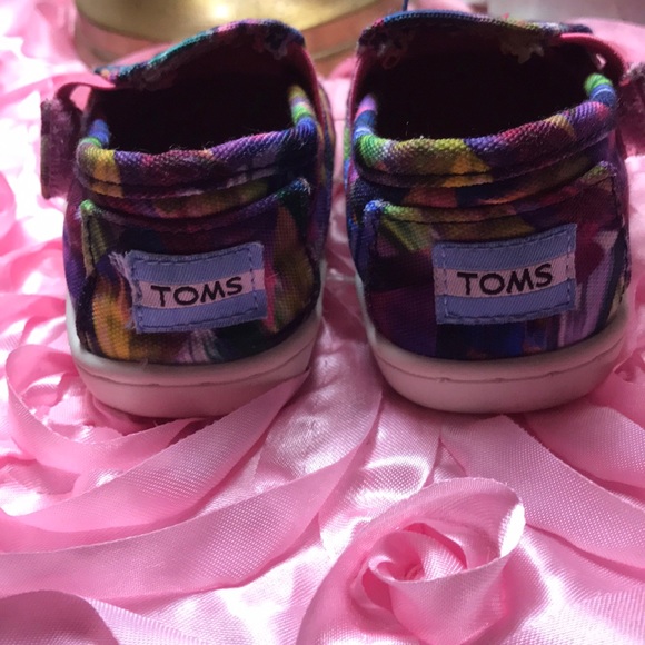 Toms - Picture 4 of 5
